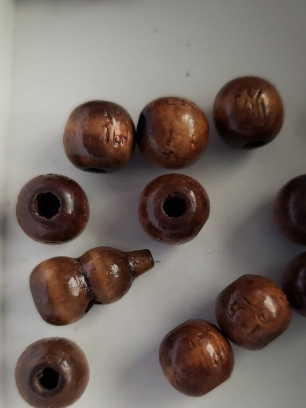 18 Loose brown hardwood Mala beads includes Guru Bead for meditation bracelet
